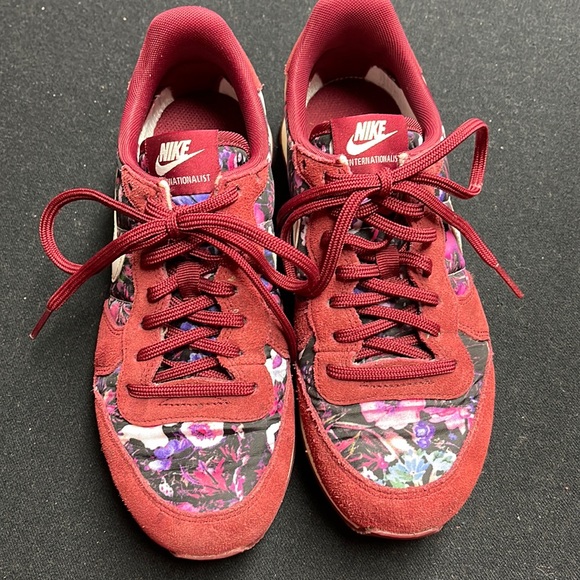 Nike Shoes - Nike women shoes